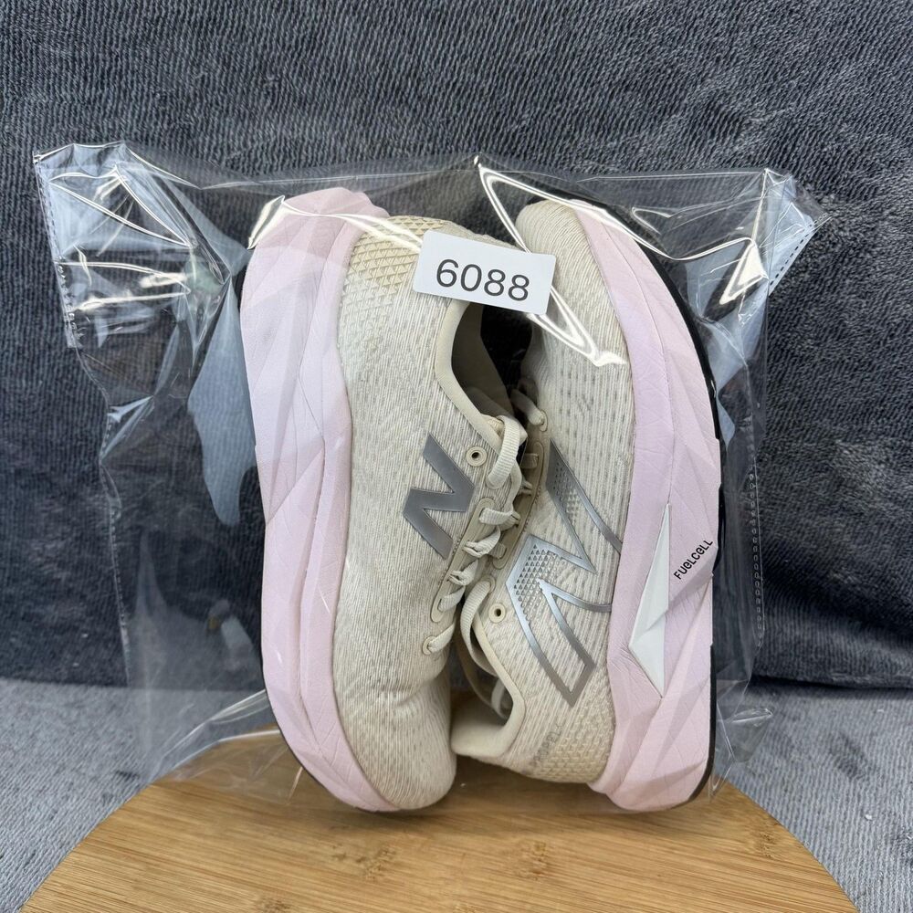 New Balance FuelCell Propel V4 Shoes Womens Size 8 Beige Pink Sneakers WFCFPRC6 - Picture 11 of 11